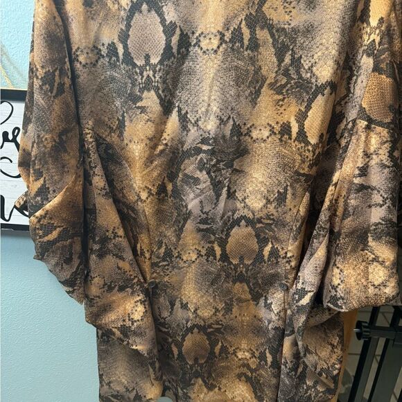 Allen B by Allen Schwartz Brown Snakeskin Button Down Blouse Size Large - Picture 9 of 10